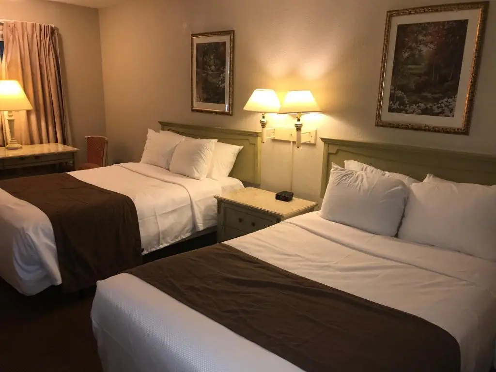 The Hometown Inn 5