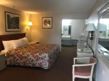 The Hometown Inn 10