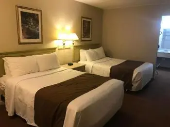 The Hometown Inn 8