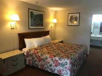 The Hometown Inn 9